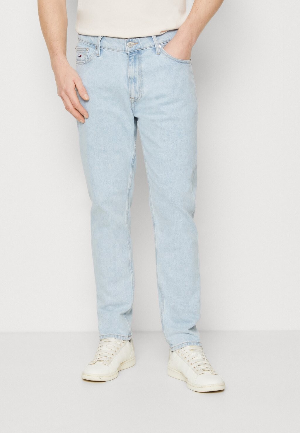 

Зауженные джинсы Tommy Jeans