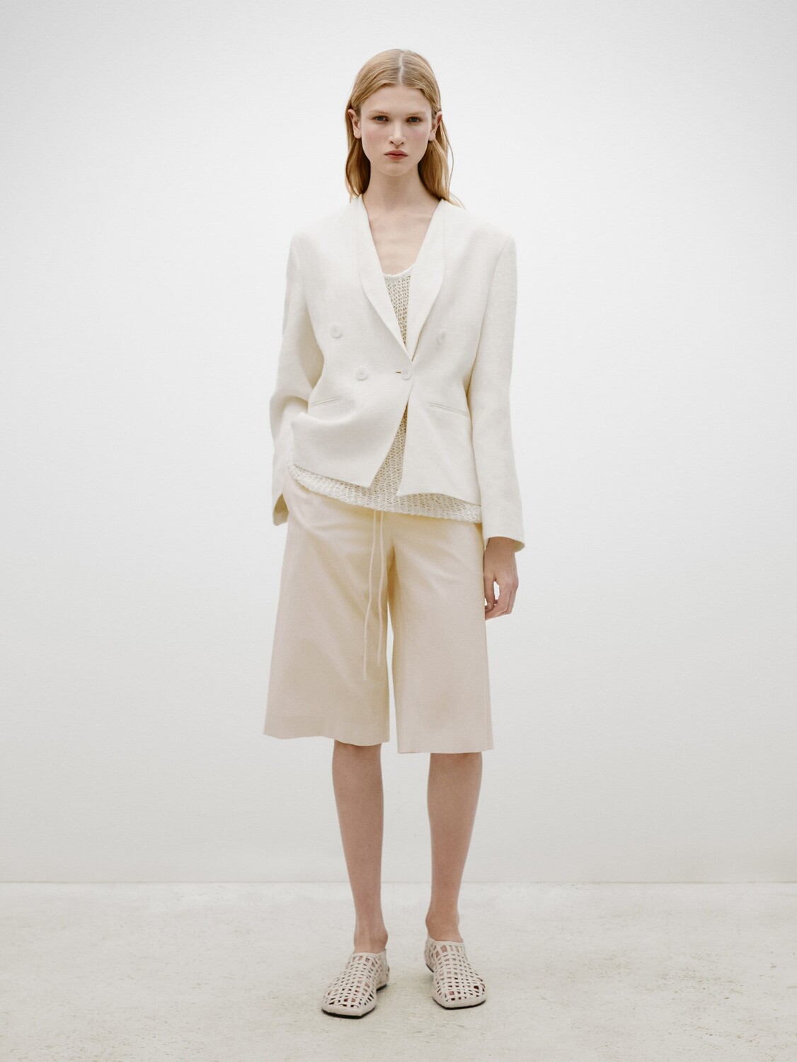 

Шорты-бермуды с выцветшим эффектом Massimo Dutti, бежевый