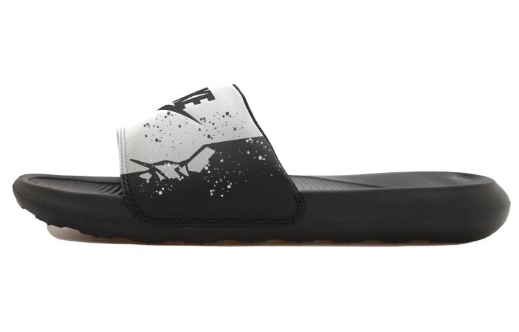 

Шлепанцы Victori One женские, черные/белые Nike