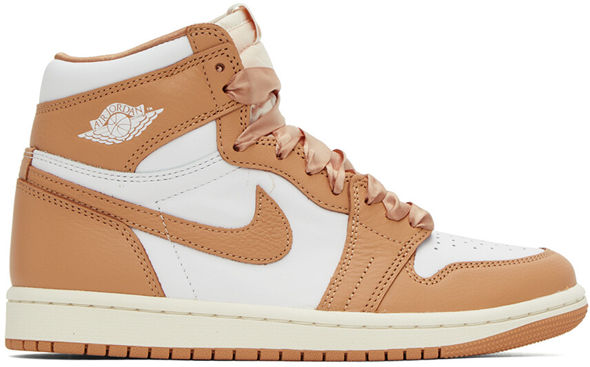 

Бежево-белые кроссовки Nike Jordan Air Jordan 1