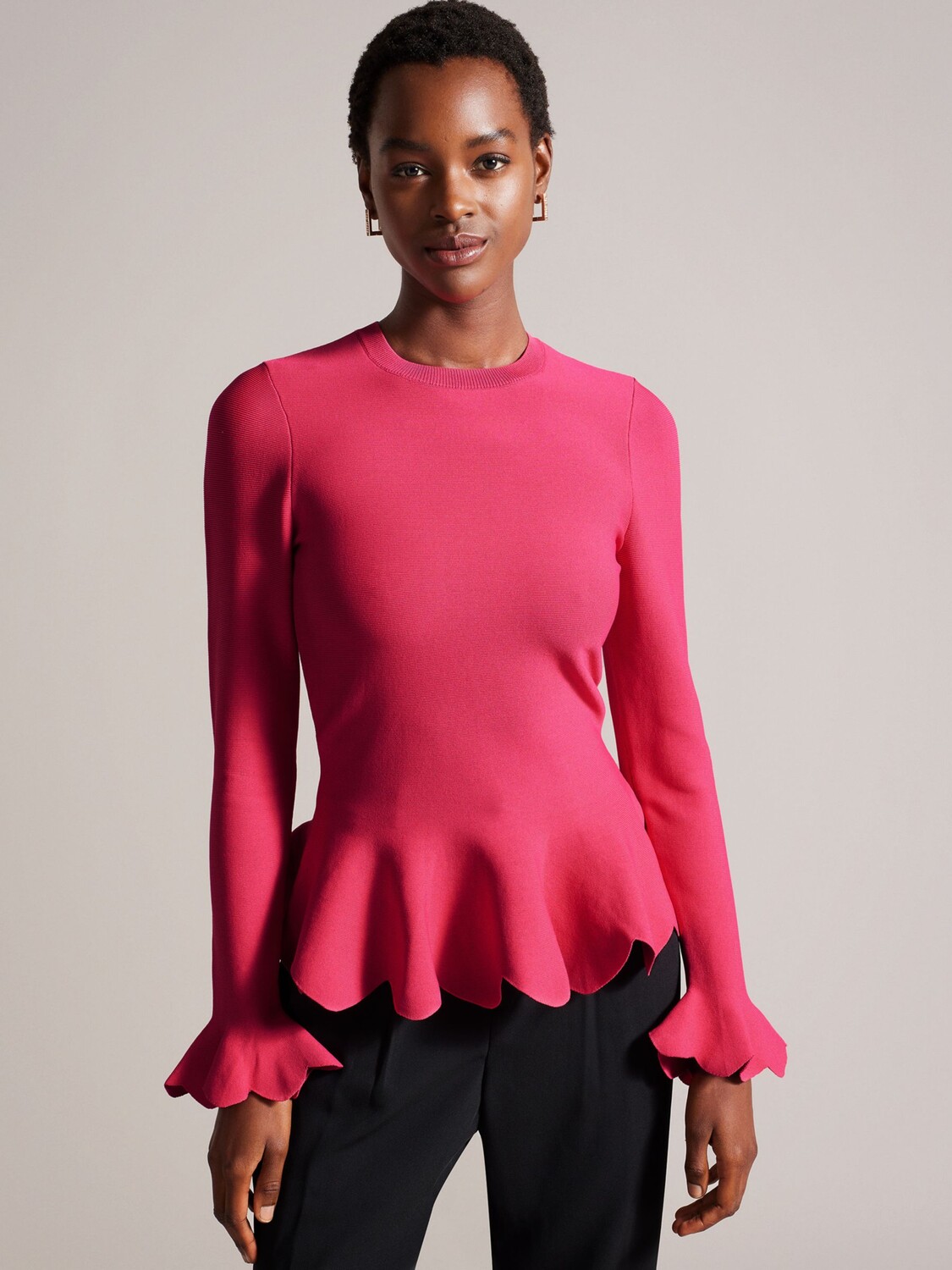 

Приталенный топ Lillyyy с баской Ted Baker, ярко-розовый