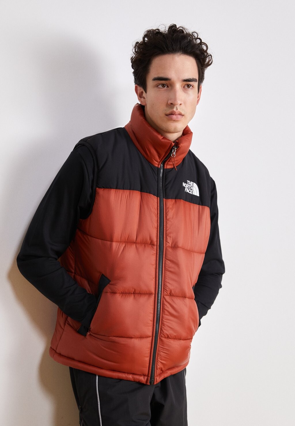 

Без рукавов M HMLYN УТЕПЛЕННЫЙ ЖИЛЕТ The North Face, коричневый/черный