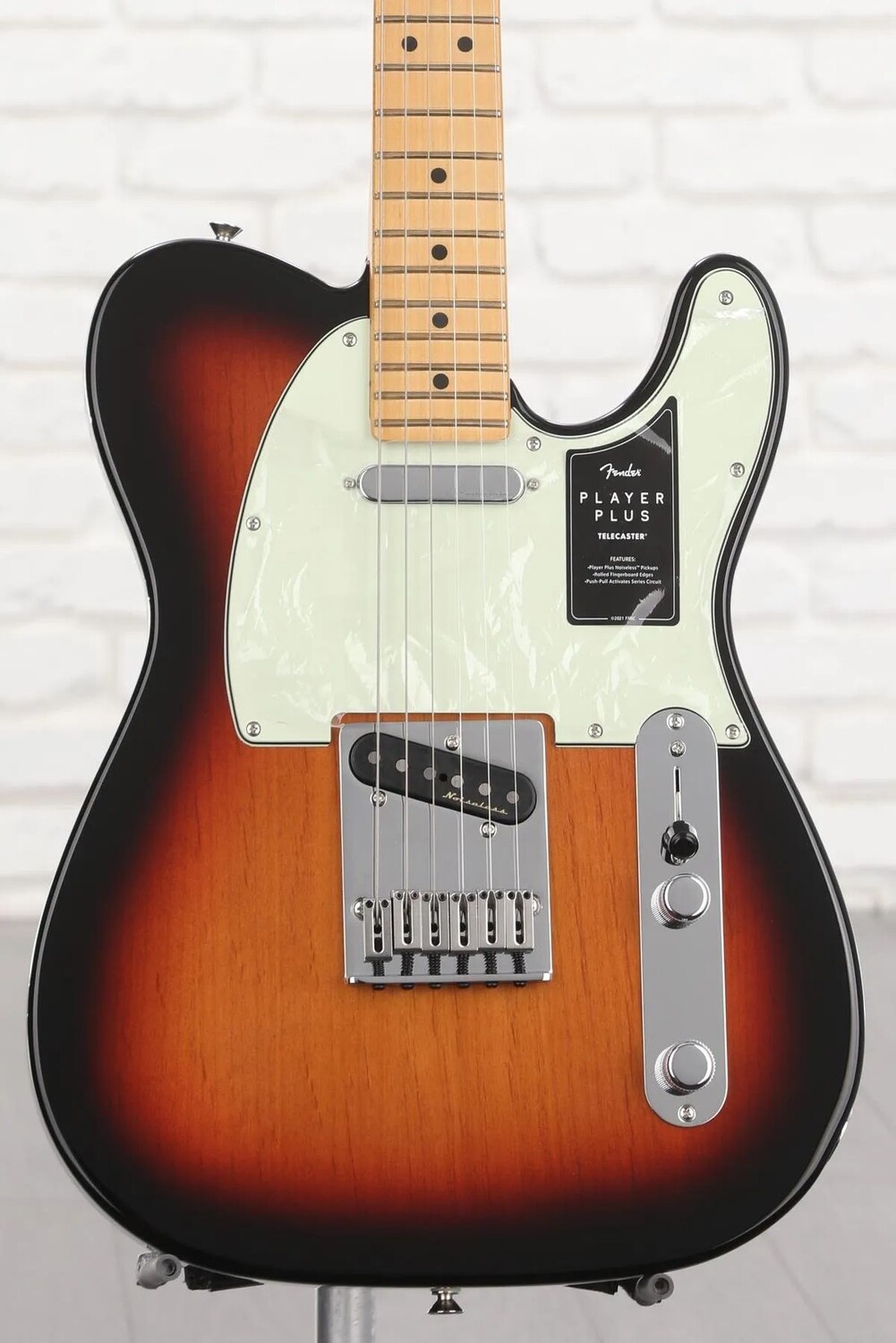 

Fender Player Plus Telecaster — 3-цветный оттенок Sunburst с кленовой накладкой на грифе