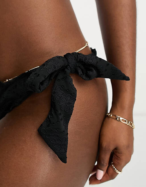 

Черные плавки бикини с оборками по бокам и завязками Miss Selfridge Broderie