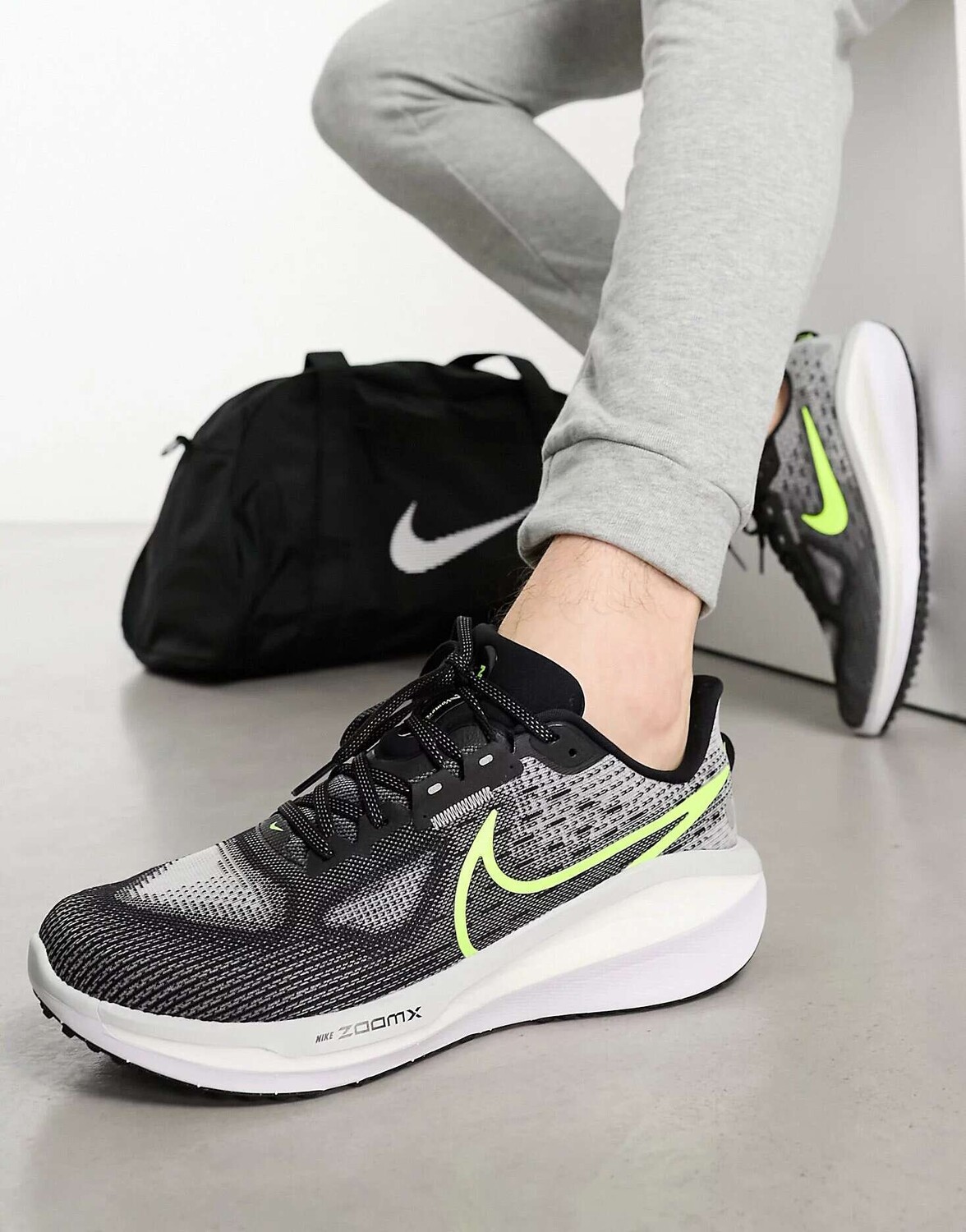 

Черно-серые кроссовки Nike Vomero 17, Черный