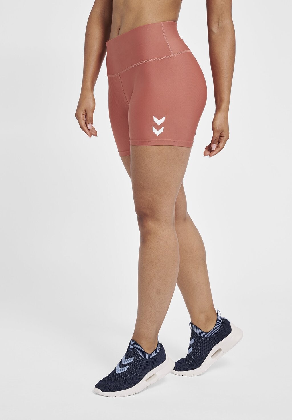 

Спортивные шорты Hummel