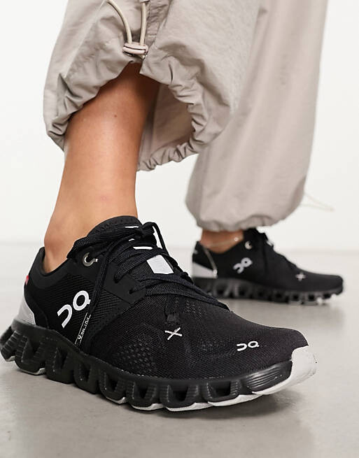 

Черные кроссовки ON Cloud X 3
