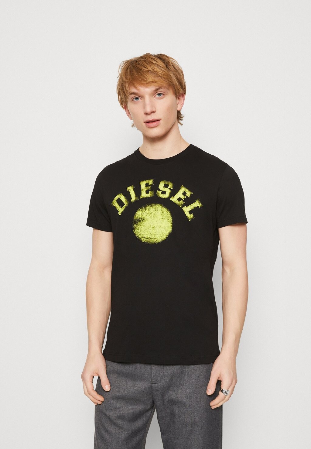 

Футболка с принтом Diesel, черный