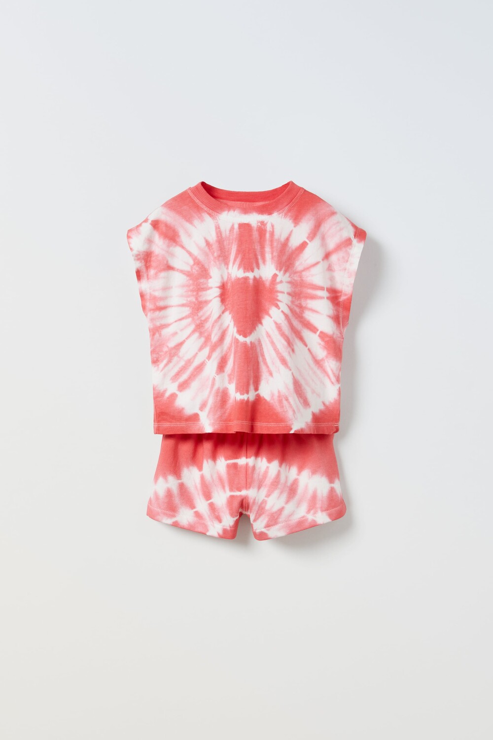

Комплект футболка tie dye и шорты-бермуды Zara, красный