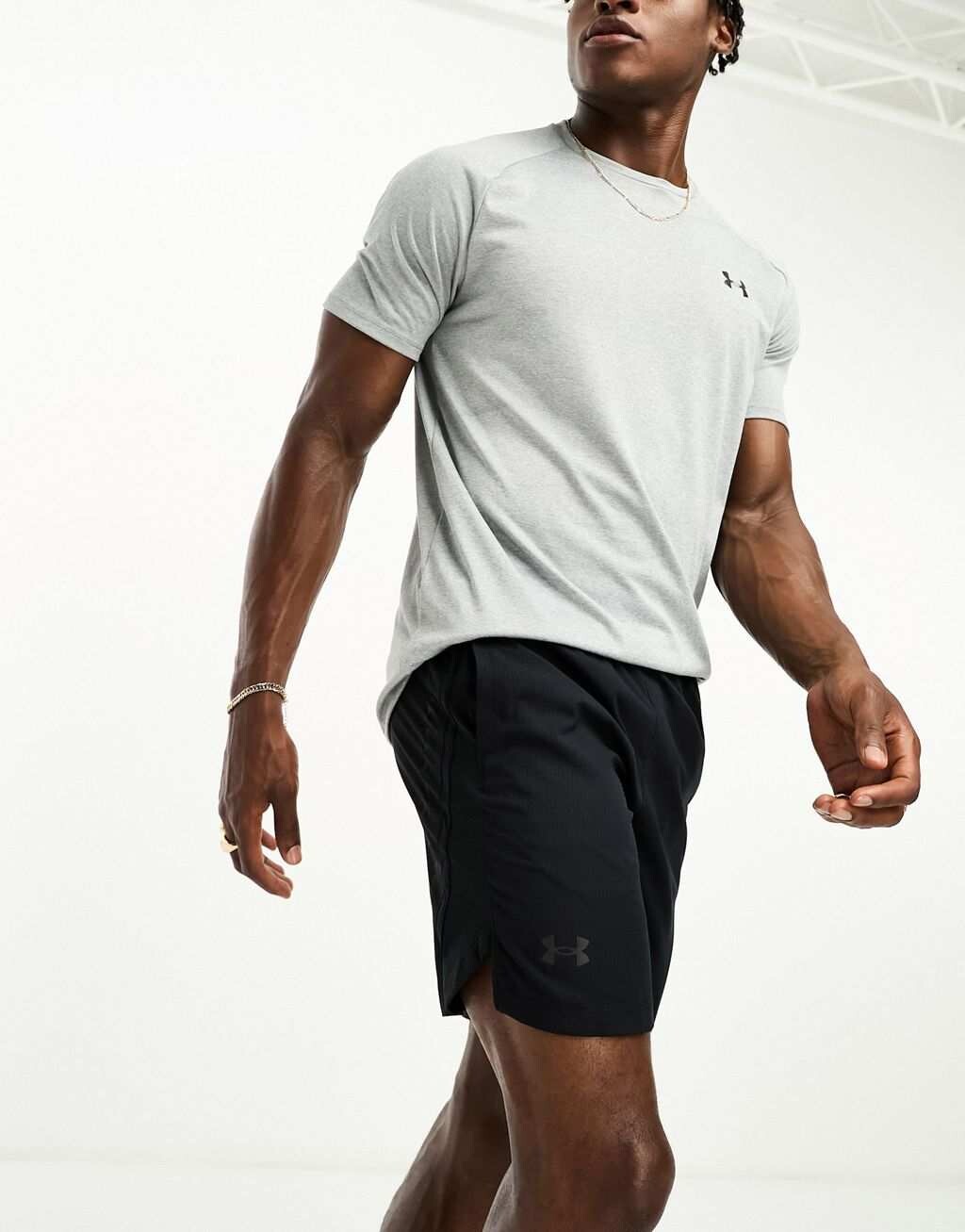 

Черные 7-дюймовые шорты с графическим рисунком Under Armour Launch