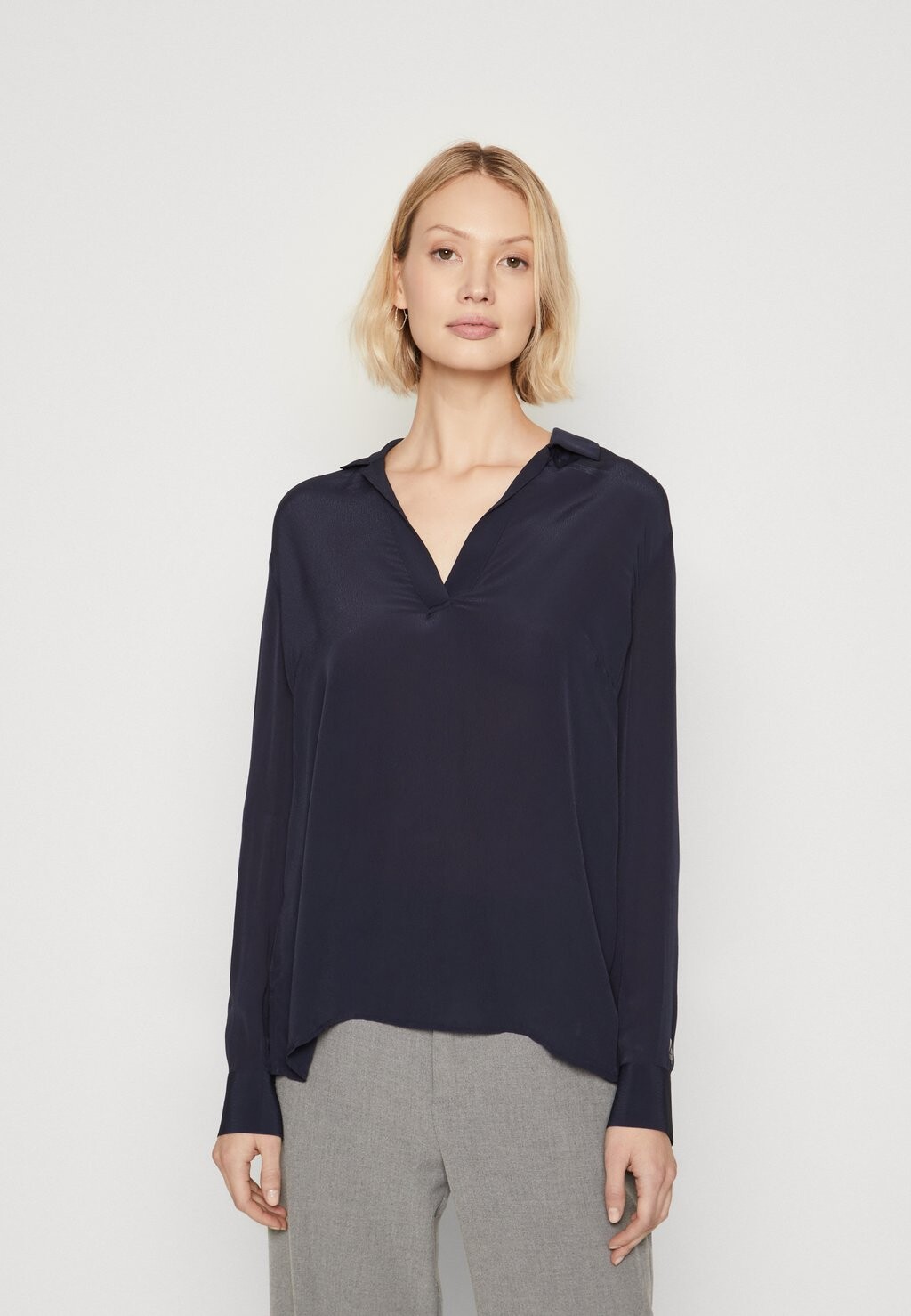 

Блузка Armani Exchange БЛУЗКА, цвет blueberry jelly