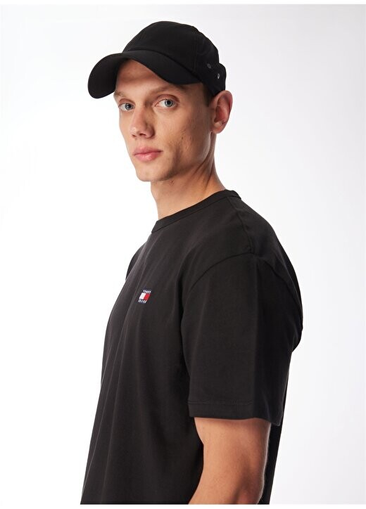 

Однотонная черная мужская футболка DM0DM17995BDS Tommy Jeans, черный