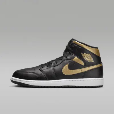

Кроссовки Jordan Air 1 Mid, цвет Black/White/Metallic Gold