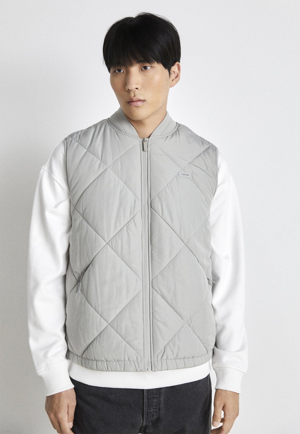 

Жилет Calvin Klein SIGNATURE QUILT, цвет ghost gray