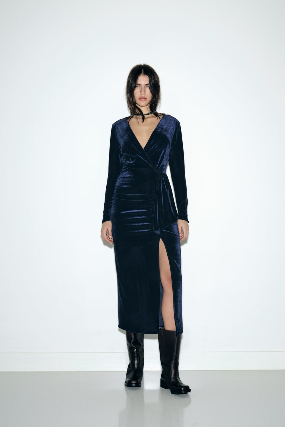 

Бархатное платье миди со сборками ZARA, синий