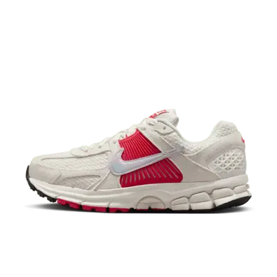 

Кроссовки Nike Zoom Vomero 5, цвет Sail/Siren Red/Black/Multi-Color