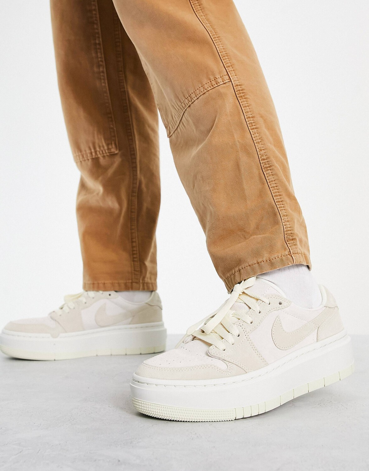 

Кроссовки Air Jordan 1 Elevate Low из кокосового молока