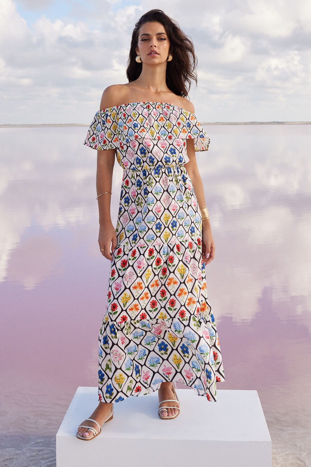 

Каскадное платье макси Mary Katrantzou с вырезом бардо Lipsy, белый