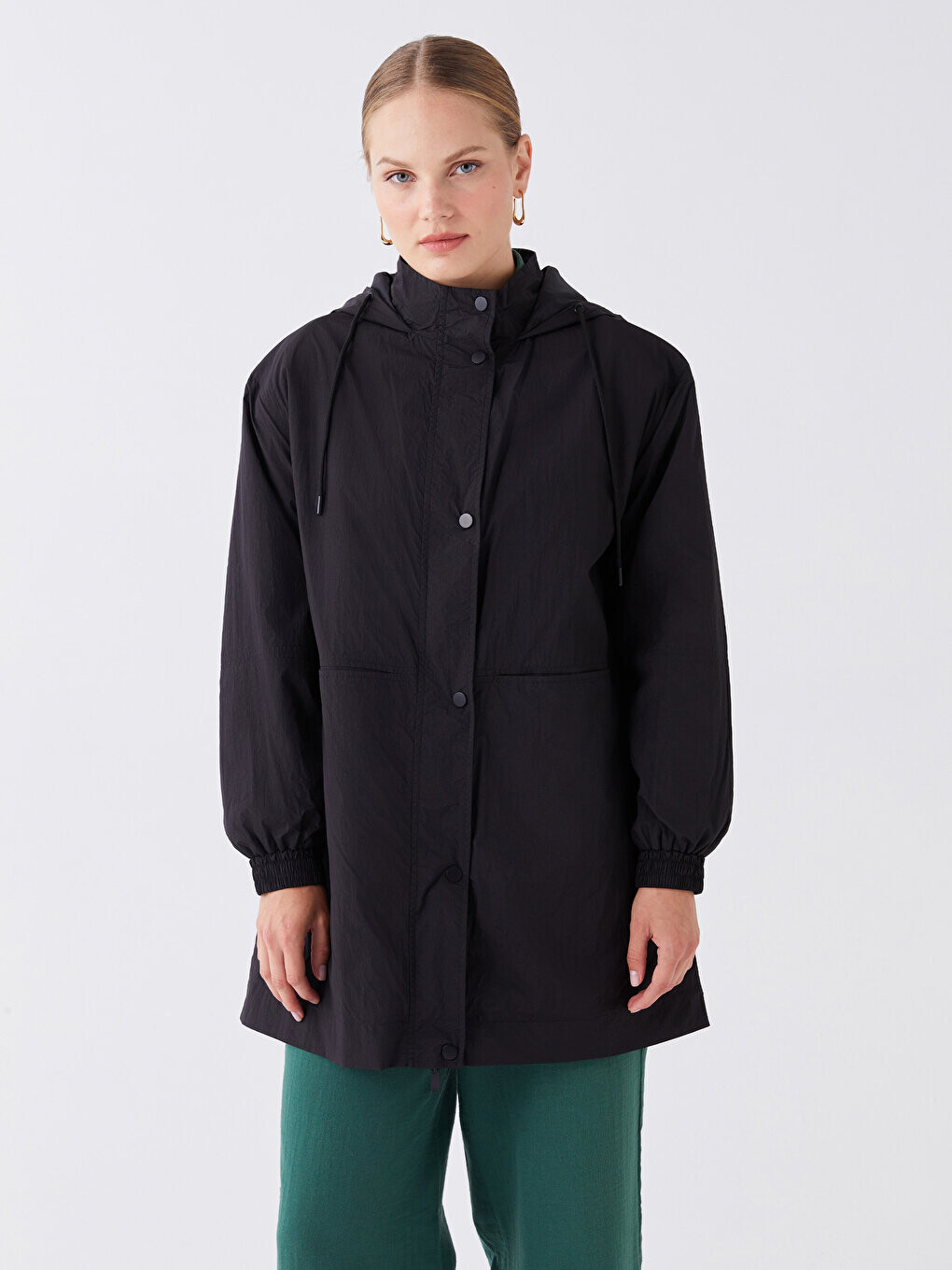 

Женский однотонный плащ с капюшоном LCW Modest, черный