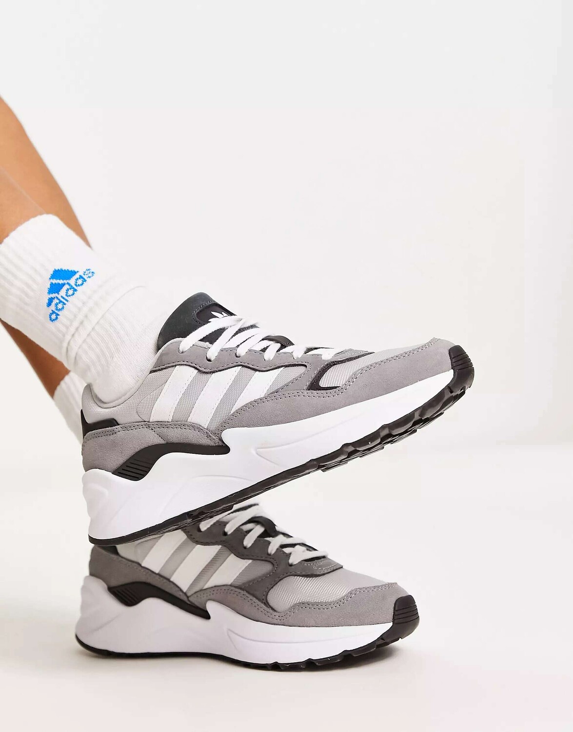 

Серые и белые кроссовки adidas Originals Retropy Adisuper