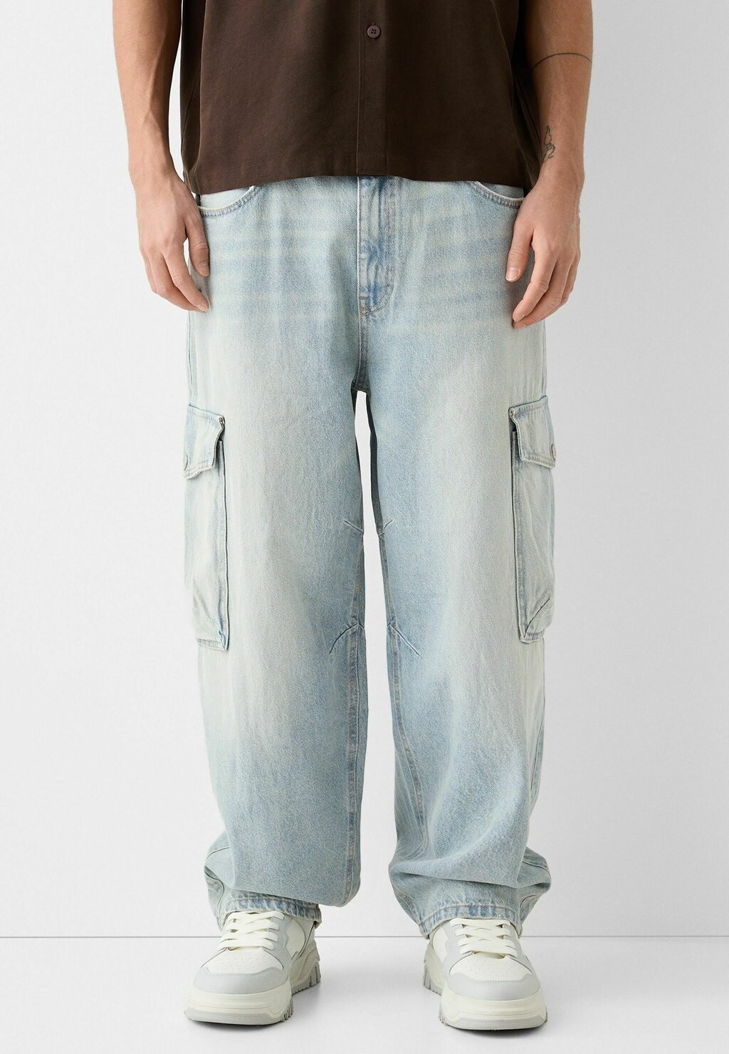 

Джинсы свободного кроя FADED DIRTY-EFFECT Bershka, цвет light blue