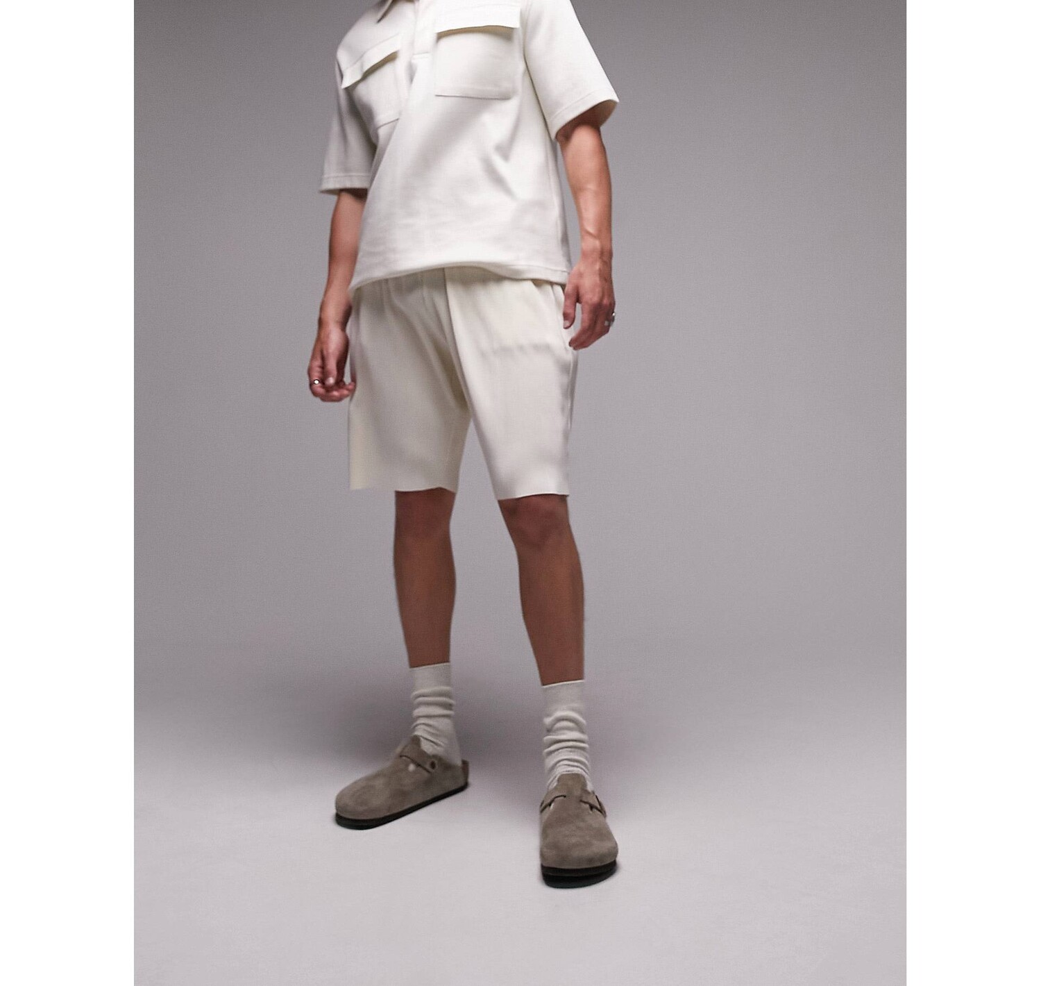 

Короткие плиссированные шорты свободного кроя Topman цвета экрю