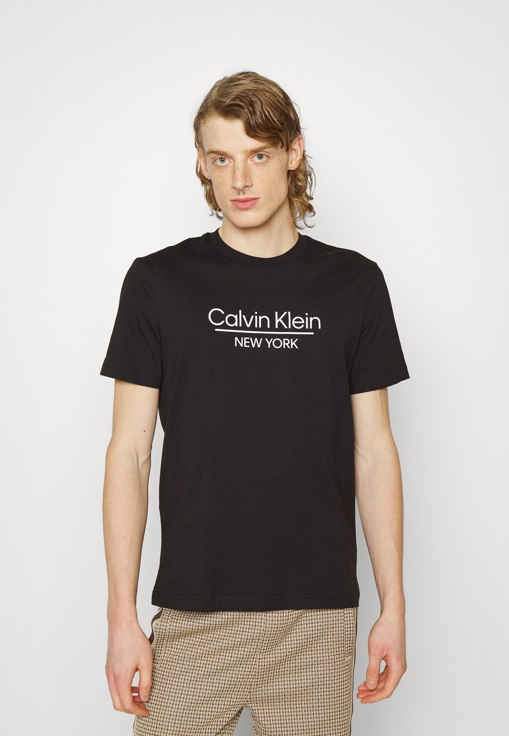 

Футболка с принтом Calvin Klein, черный