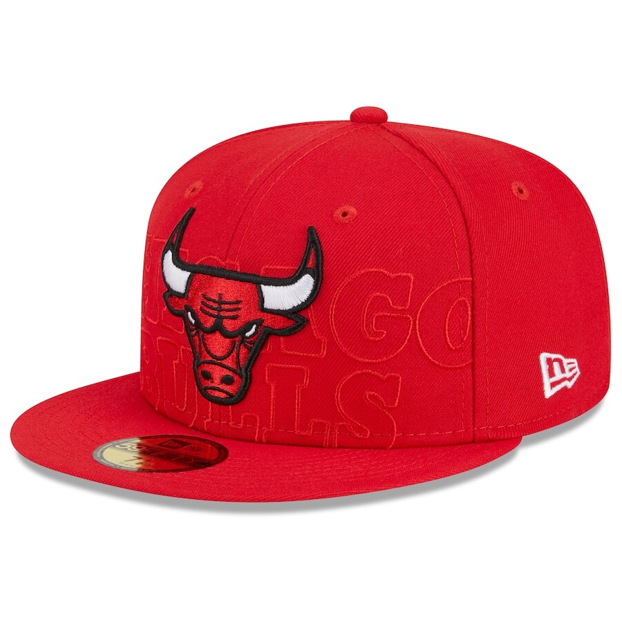 

Бейсболка New Era Chicago Bulls, красный