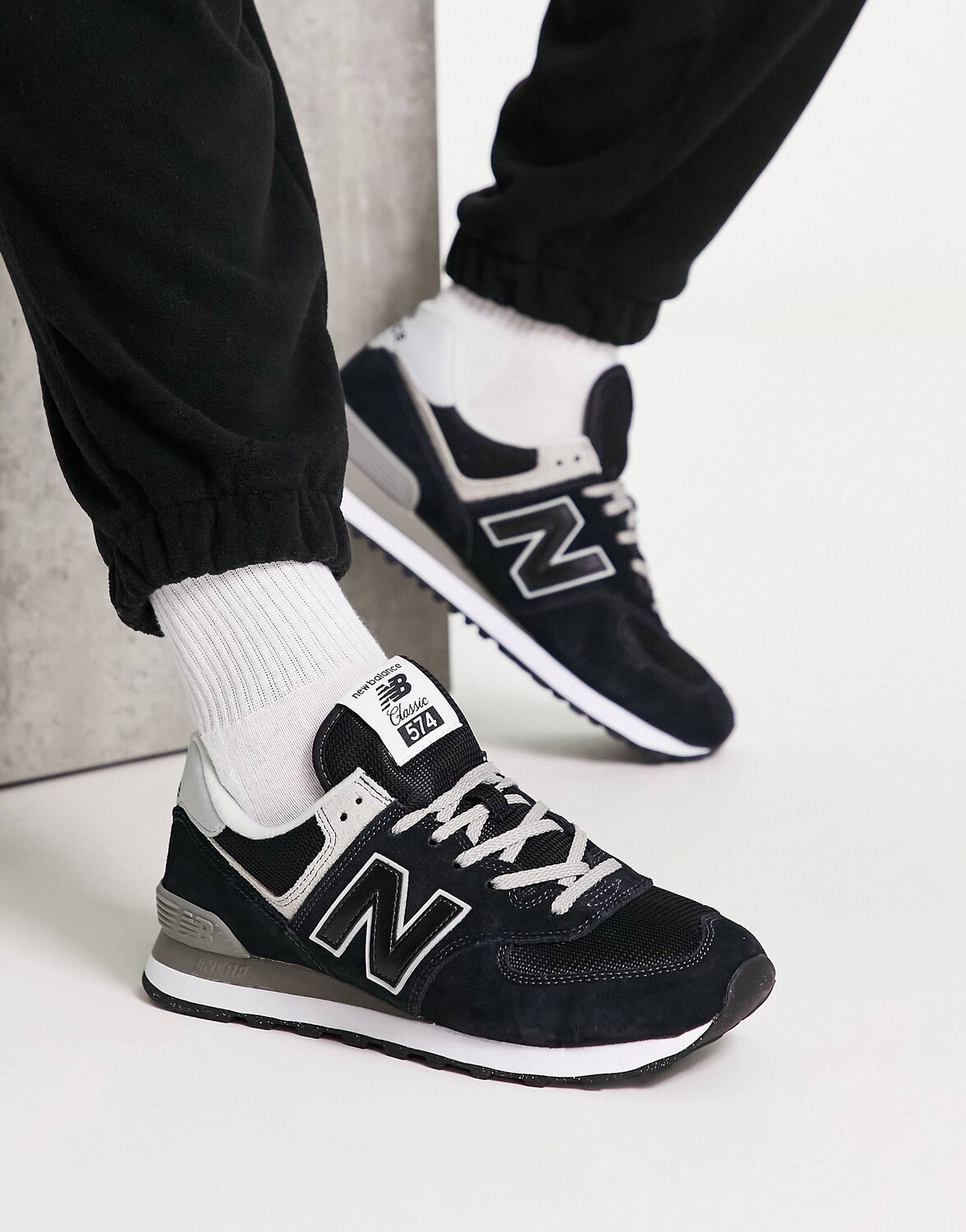 

Черные кроссовки New Balance 574