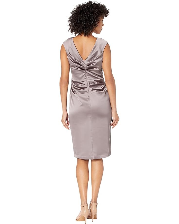 

Платье Betsy & Adam Cap Sleeve Stretch Satin Sheath, мокка