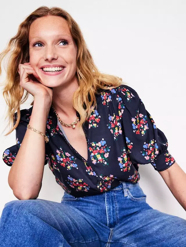 

Топ Boden Ara Floral Short Sleeve, цвет navy/multi
