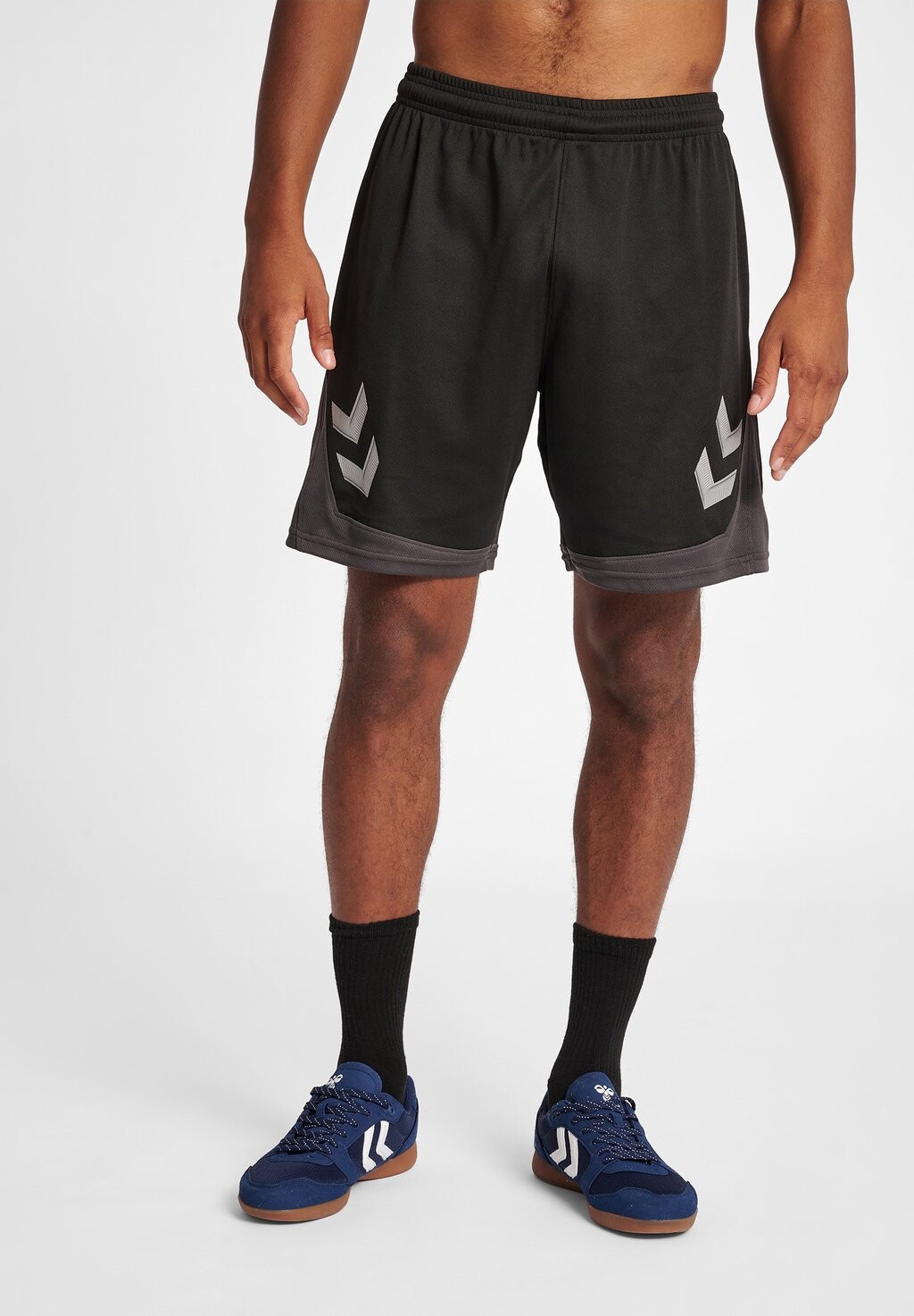 

Спортивные шорты Hummel