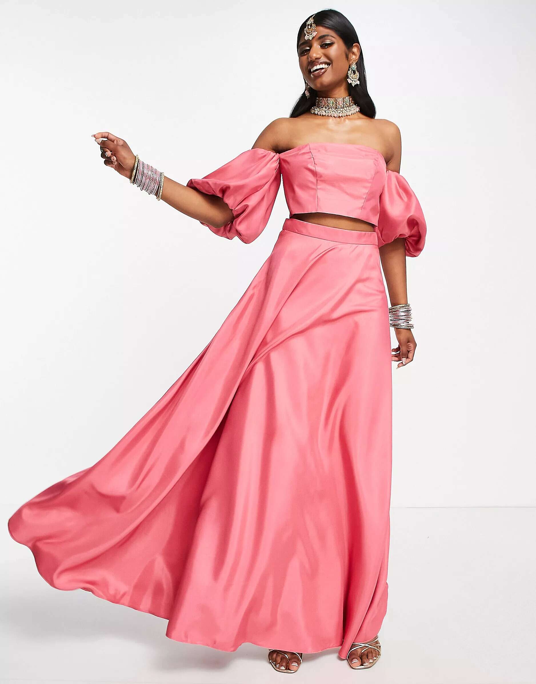 цена Ярко-розовая атласная юбка lehenga ASOS