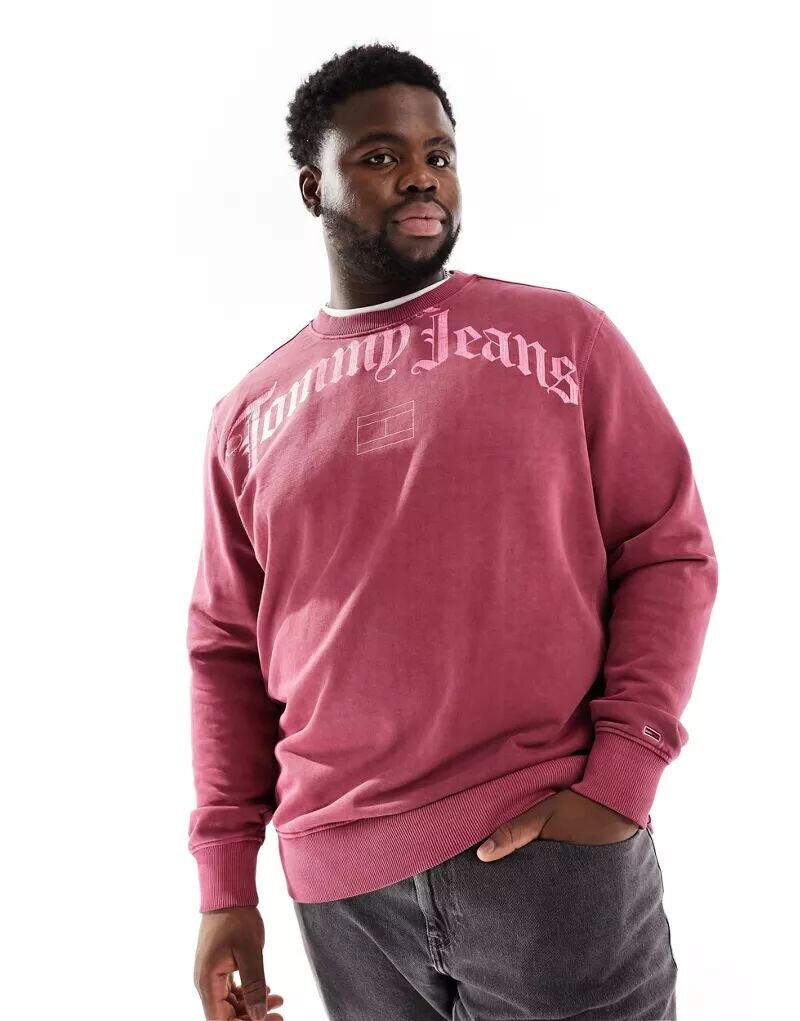 

Красный повседневный свитшот Tommy Jeans Big & Tall с арочным гранж-логотипом и круглым вырезом