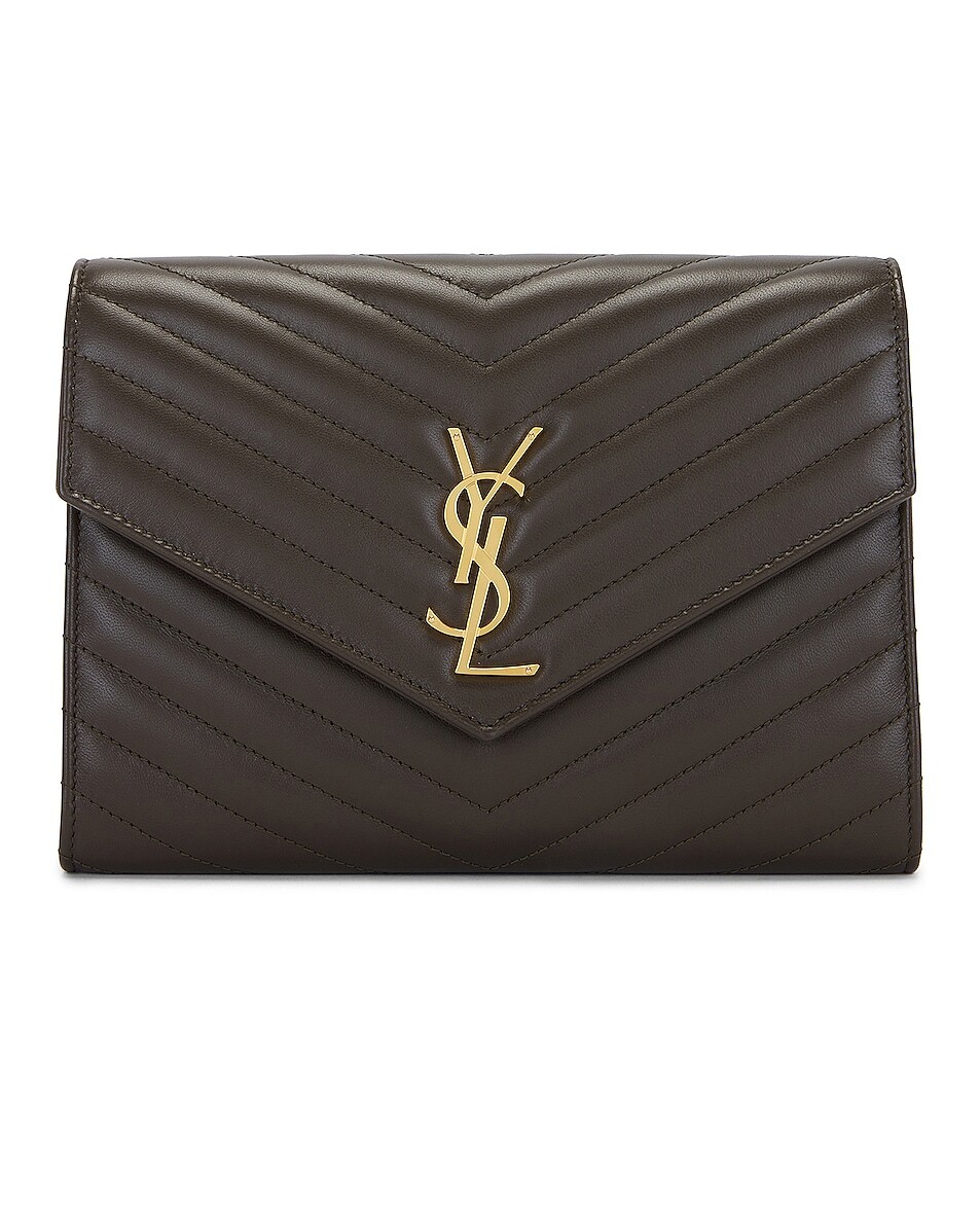 

Сумка-клатч Saint Laurent Cassandre Flap Pouch, цвет Light Musk