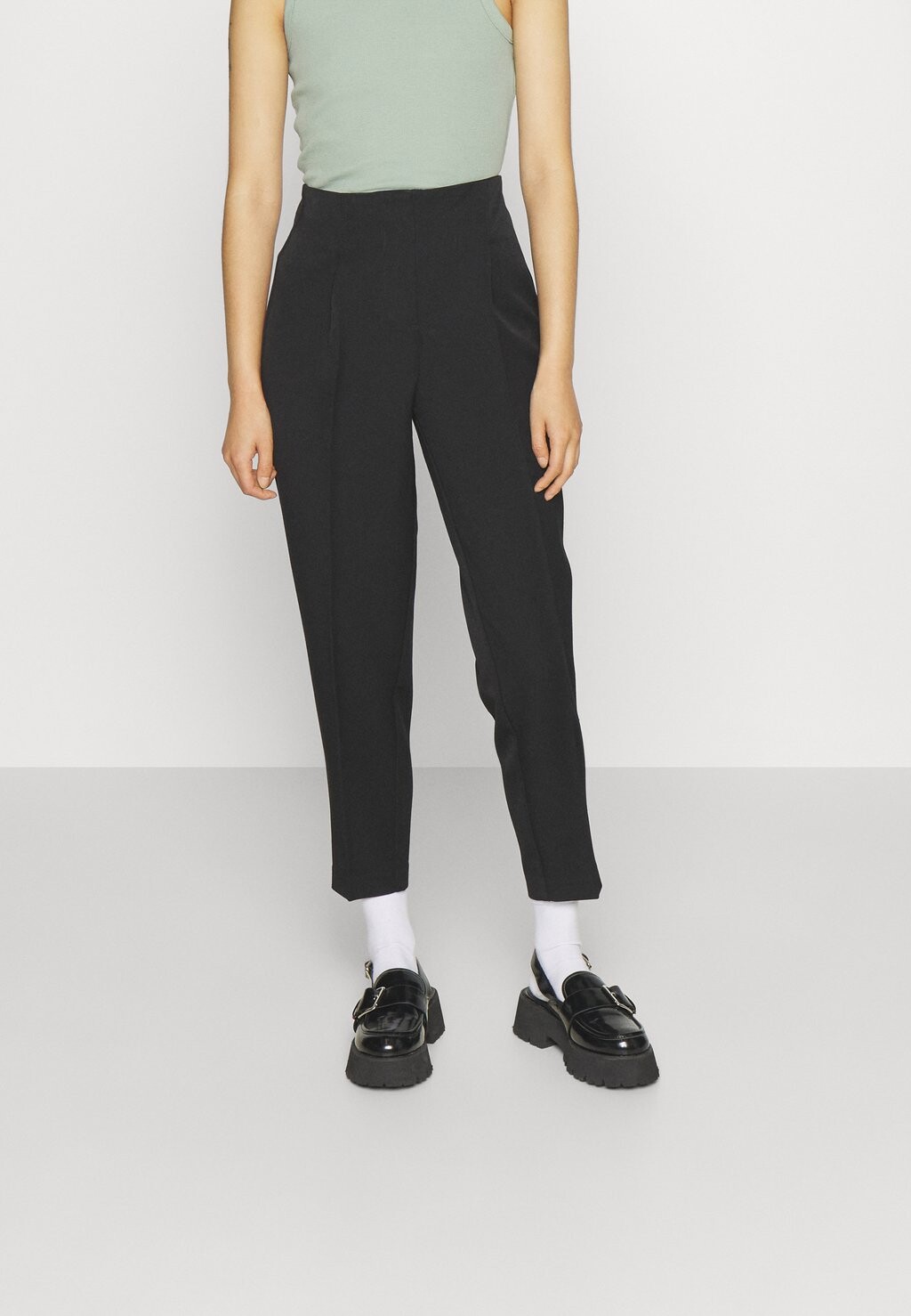 

Брюки Vmisabel Tapered Pant Vero Moda Petite, черный