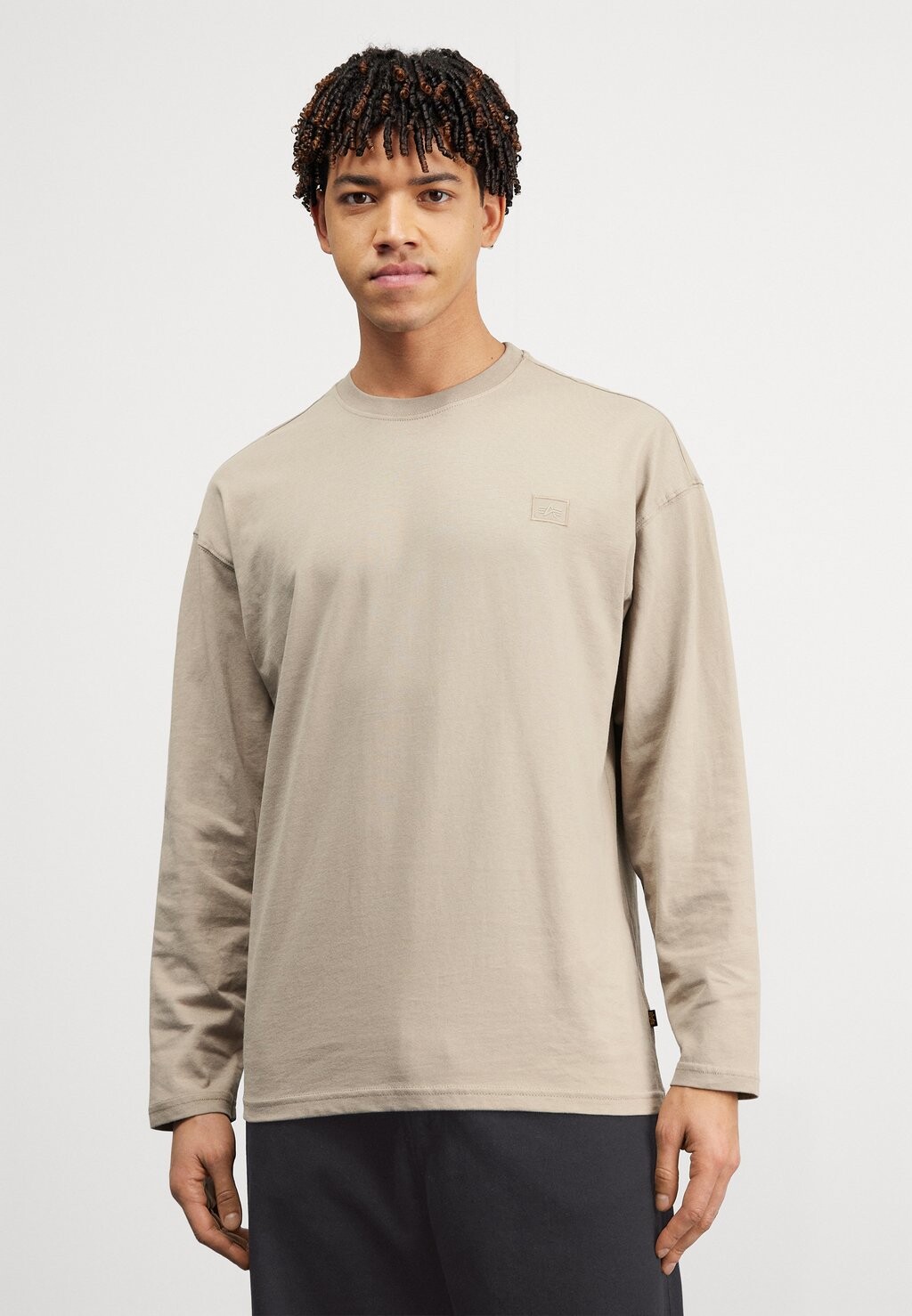 

Топ с длинными рукавами Alpha Industries, песочный