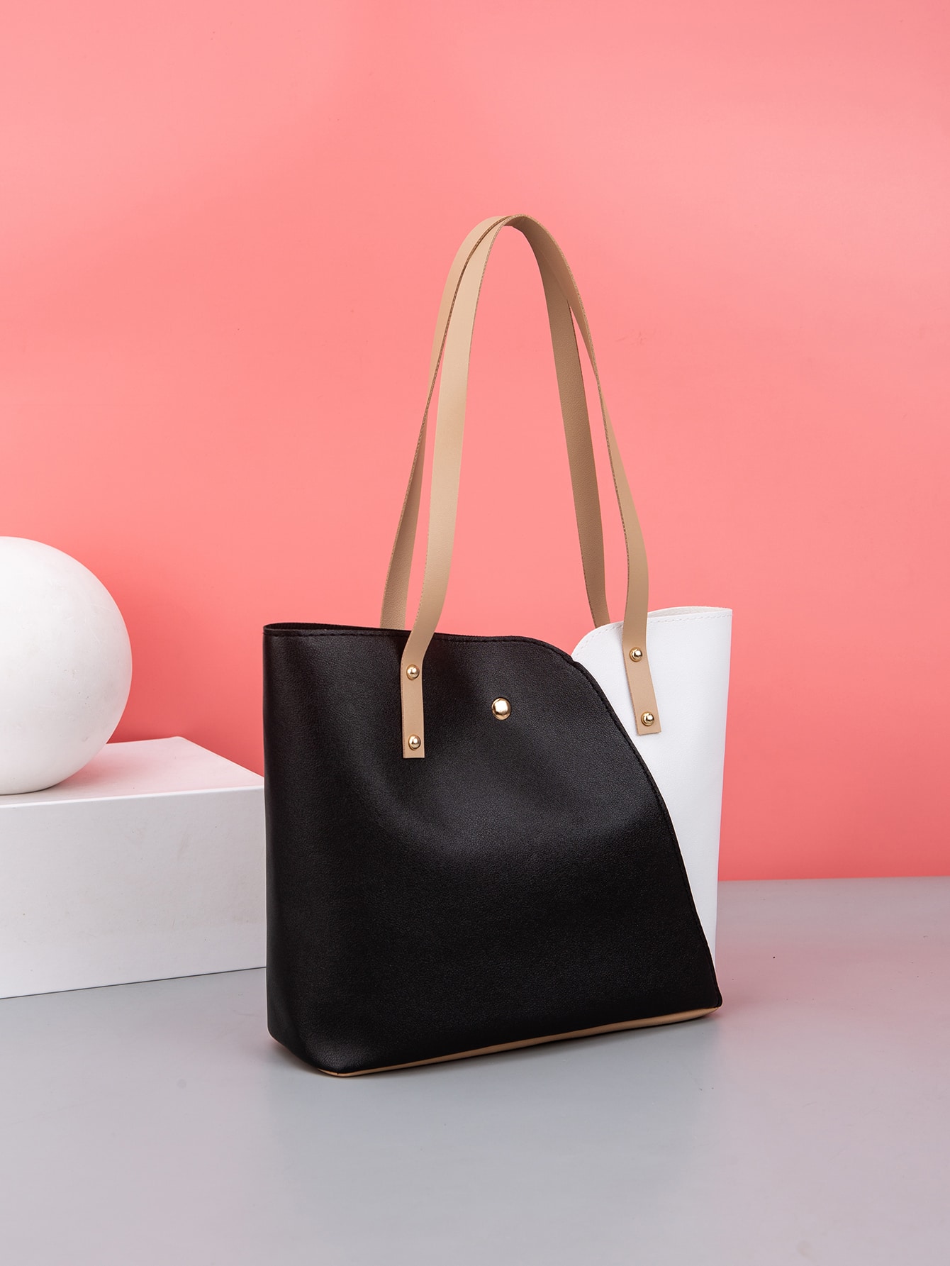цена Новая модная сумка с цветными блоками, черное и белое