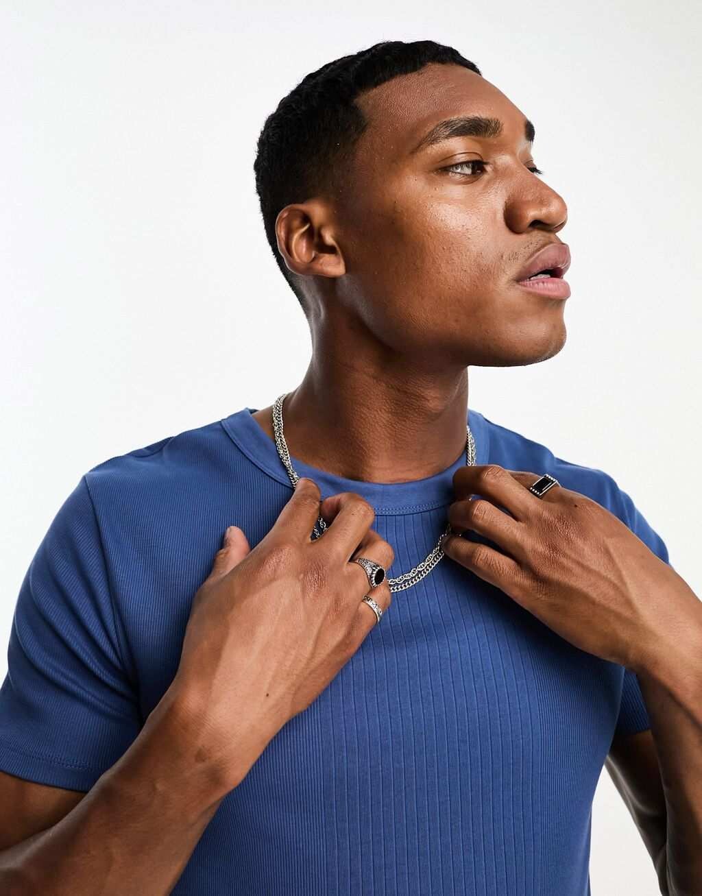 

Темно-синяя футболка в рубчик с эффектом мускулистого кроя ASOS Design