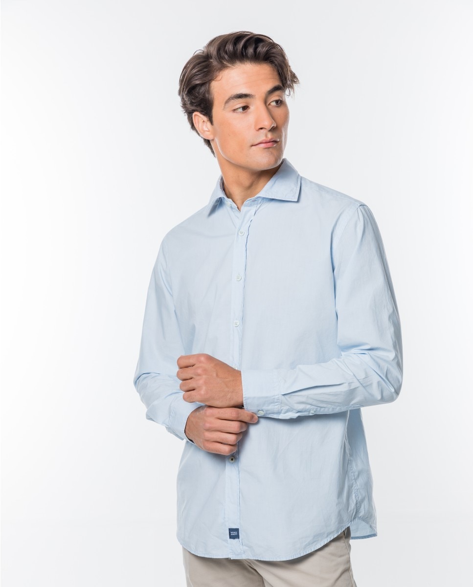 цена Однотонная узкая мужская рубашка голубого цвета Wickett Jones, светло-синий