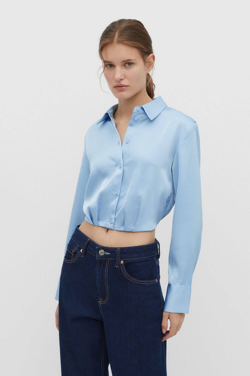 

Короткая атласная рубашка Stradivarius, металлик