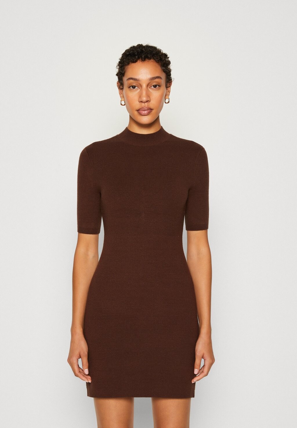 

Платье-футляр Abercrombie & Fitch SHELL RUCHED MIDI DRESS, цвет chicory coffee