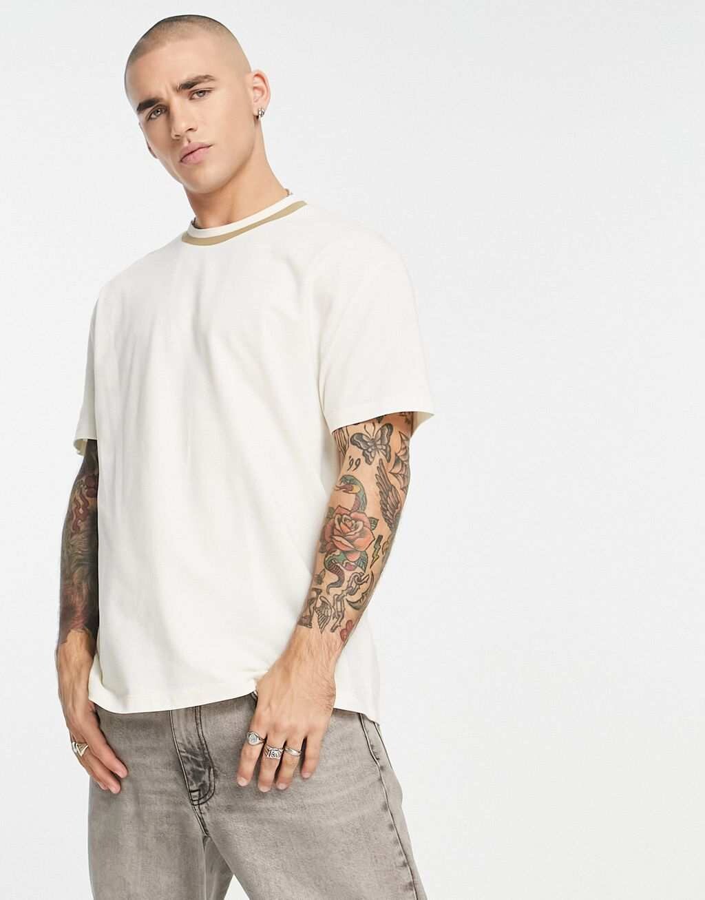 

Свободная футболка кремового цвета с контрастной отделкой ASOS DESIGN