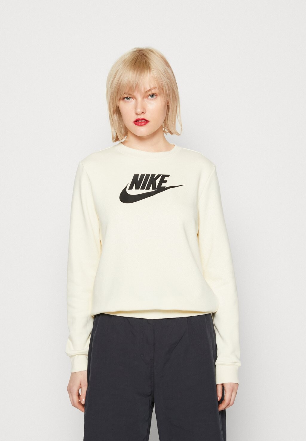 

Толстовка Nike Club Crew, кокосовое молоко