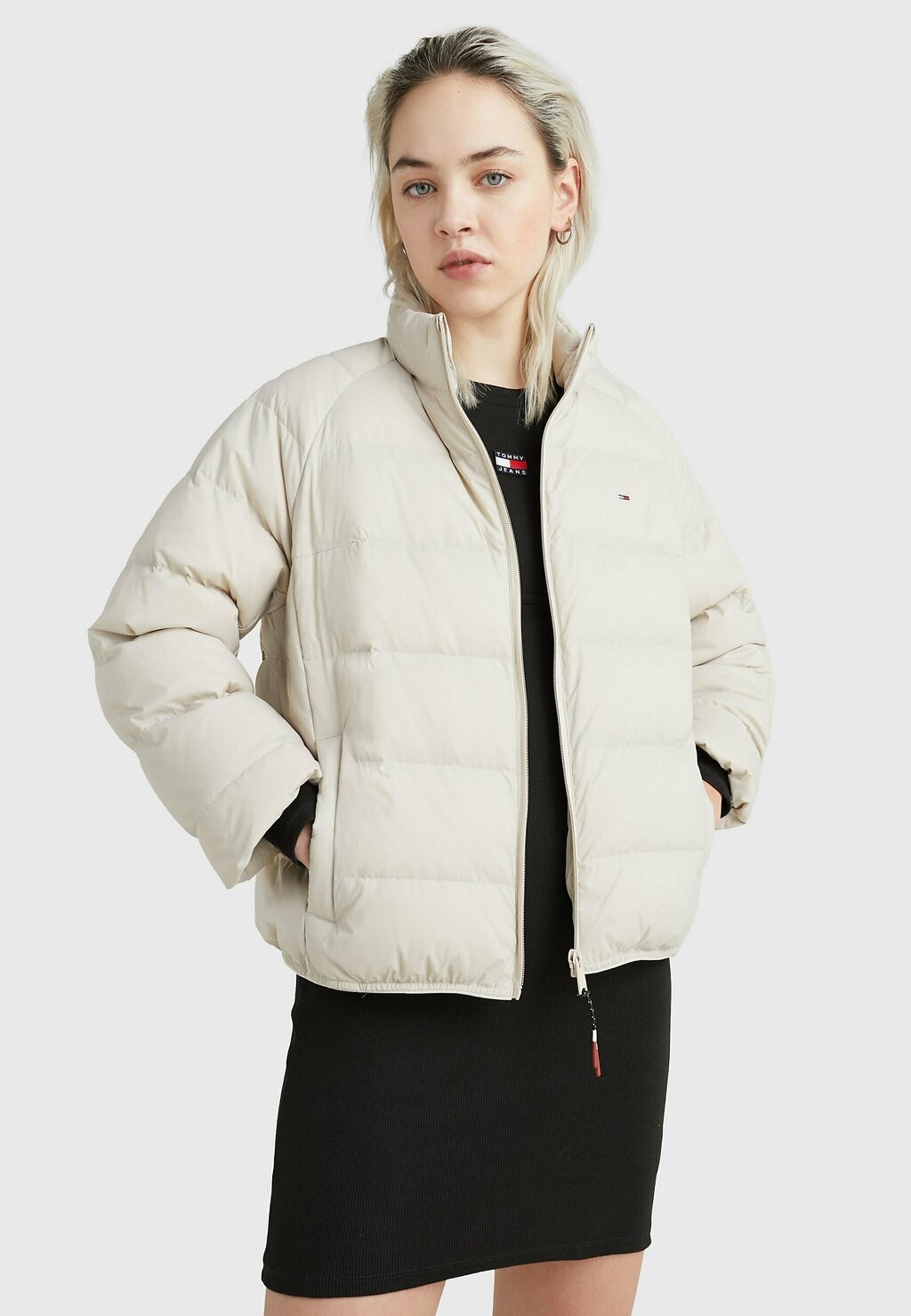 

Пуховик Tommy Jeans