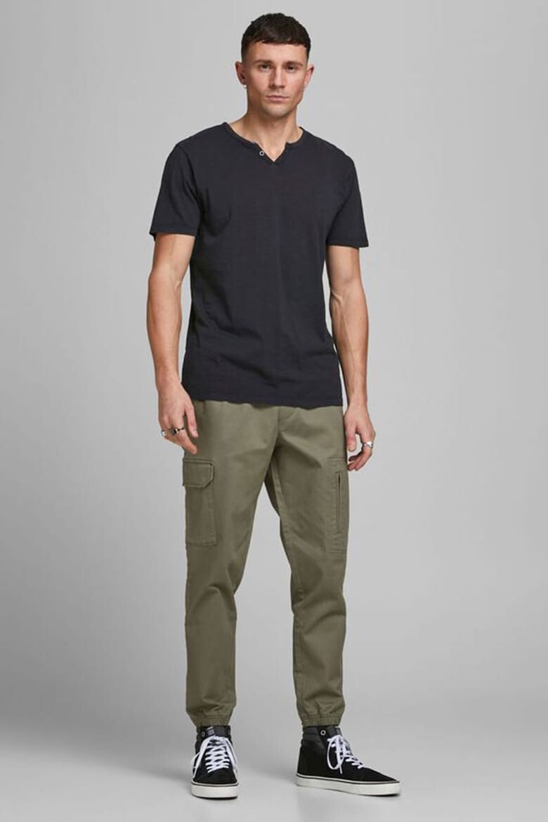 

Приталенная футболка Henley с комбинацией Jack & Jones, черный