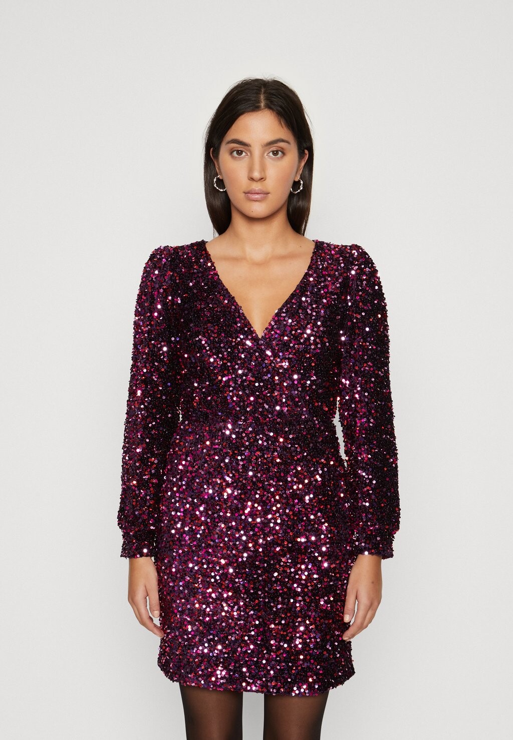 

Коктейльное/праздничное платье VMFAME V NECK DRESS Vero Moda, цвет acai/beetroot purple