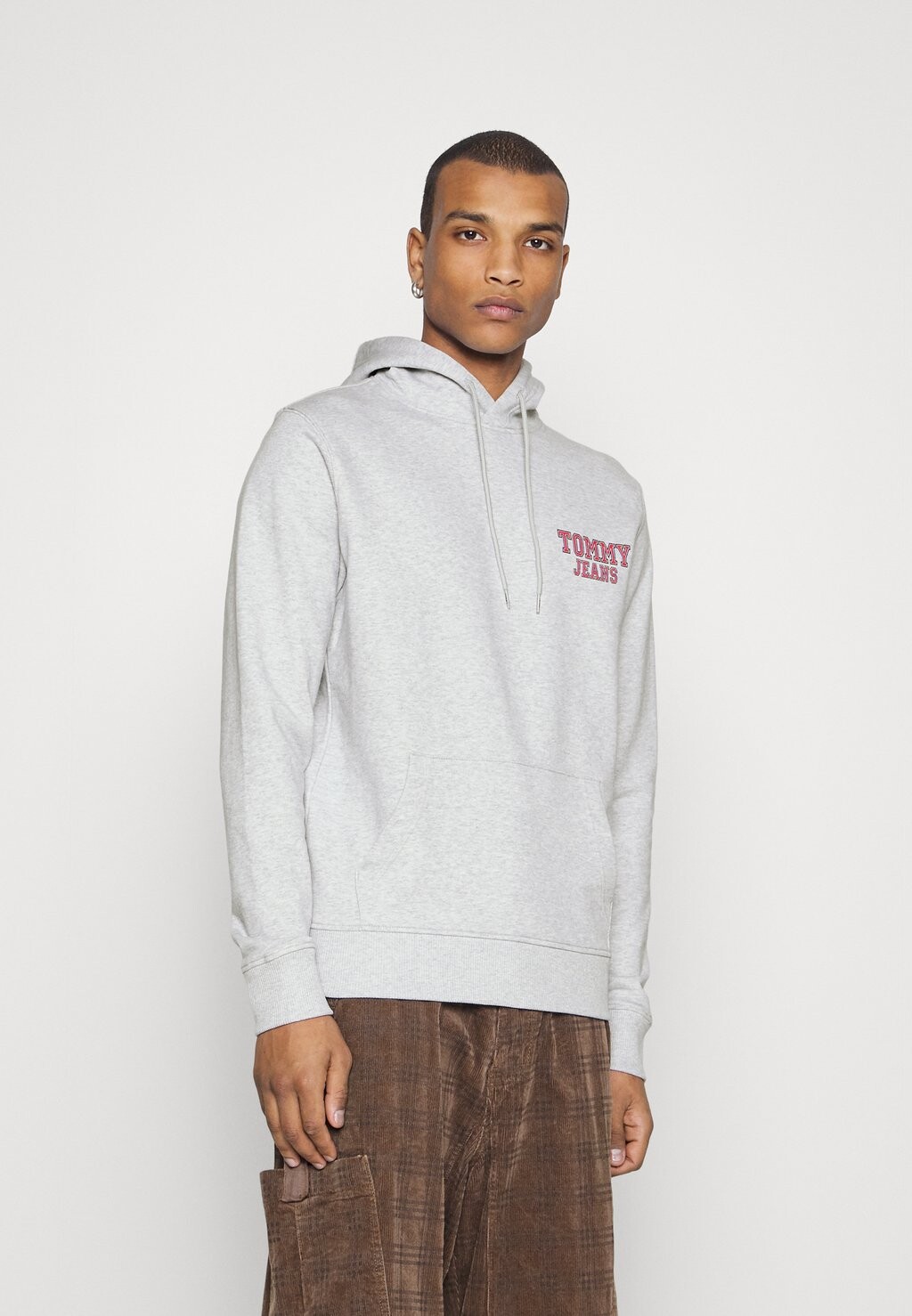 

Худи Tommy Jeans