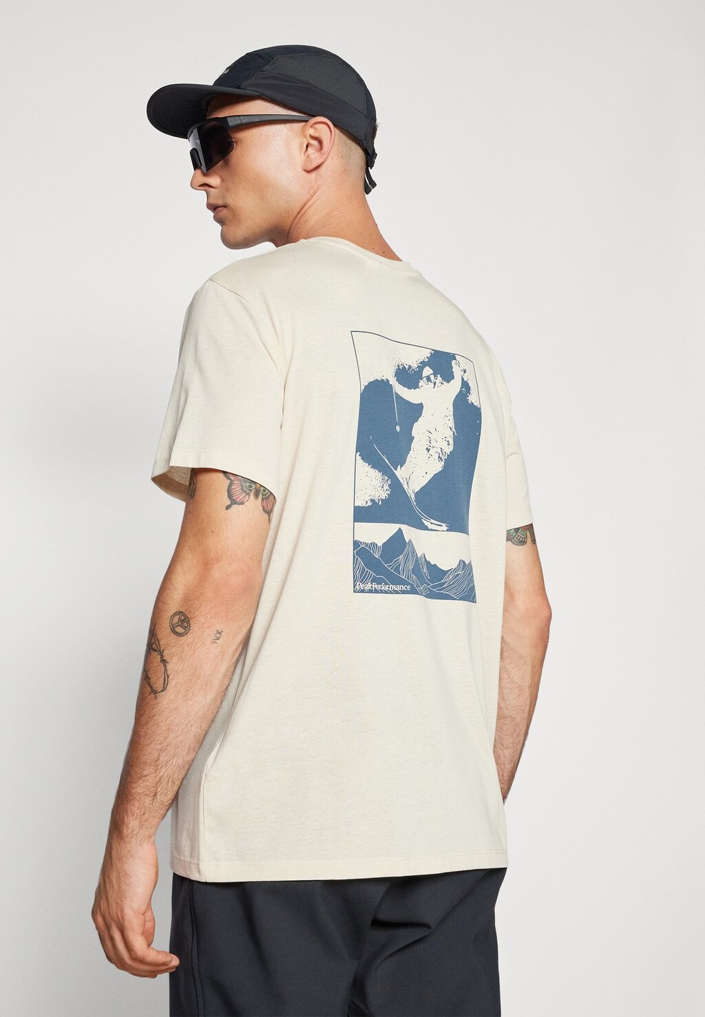 

Футболка с принтом EXPLORE GRAPHIC TEE Peak Performance, бежевый