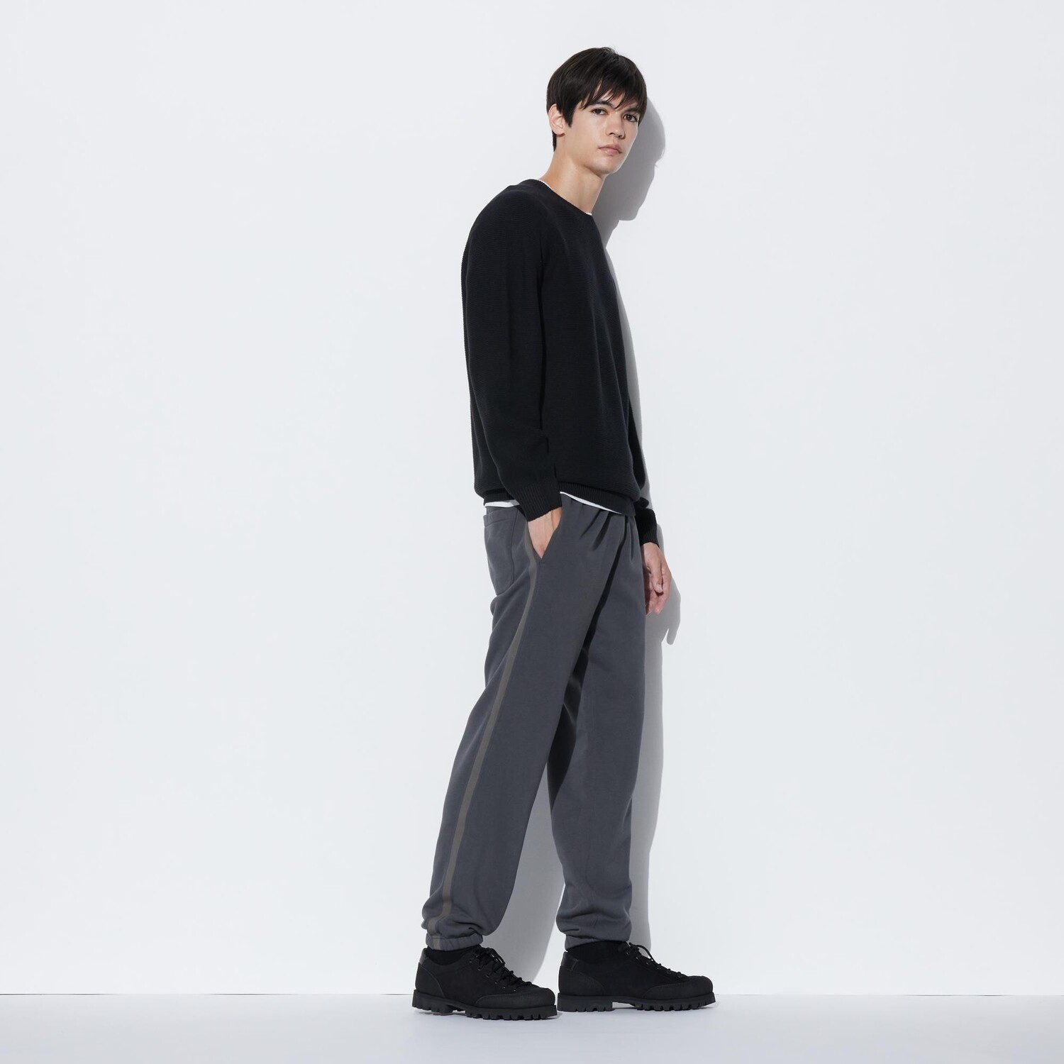 

Спортивные штаны (боковая линия/большая длина 68-74 см) UNIQLO, темно-серый